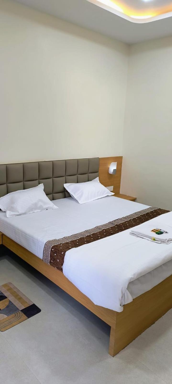 Hotel Satyam Shajapur Exterior photo